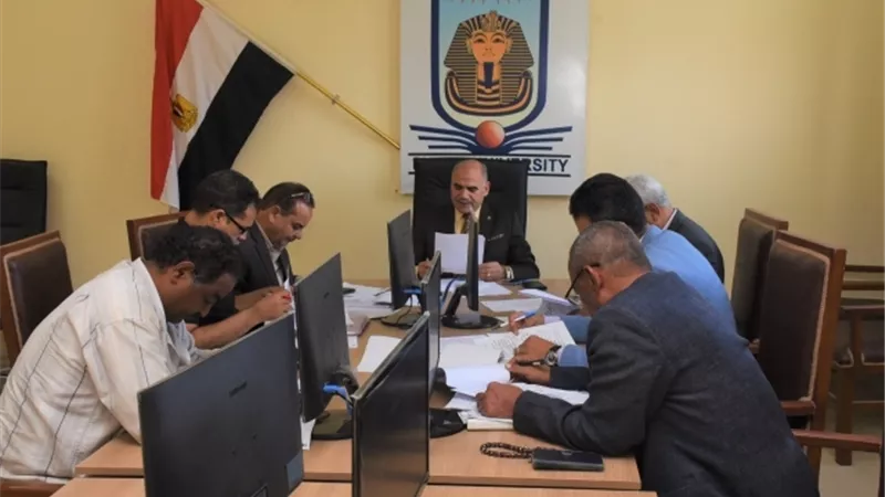 رئيس جامعة الأقصر يجتمع بلجنة الإسكان لمناقشة تسكين أعضاء هيئة التدريس ومعاونيهم