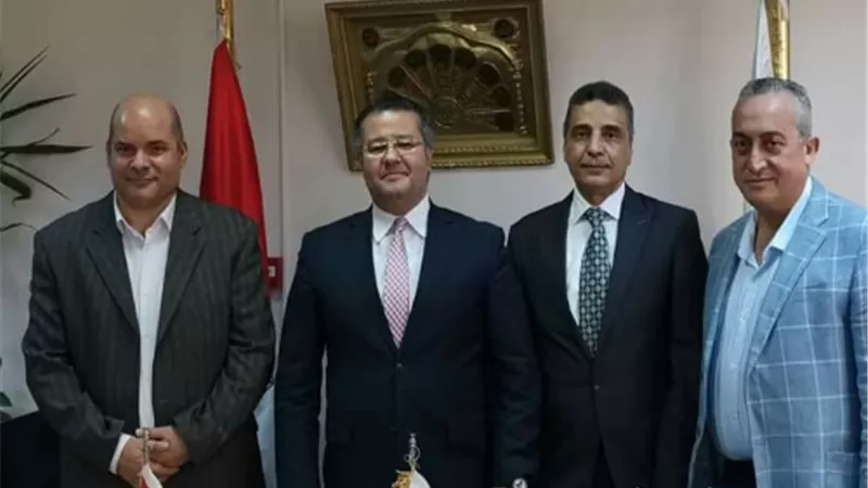 مدير بنها الجامعى يستقبل 