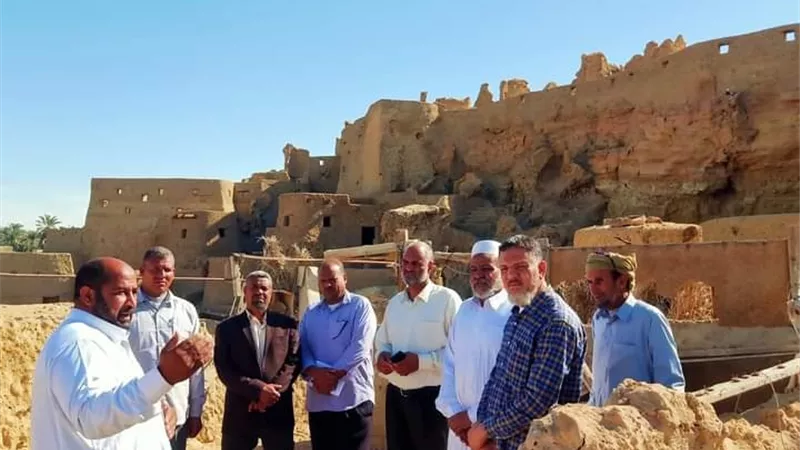 رئيس سيوة يتفقد المنازل الاثرية للواحة ويتابع الصيانه التراثية