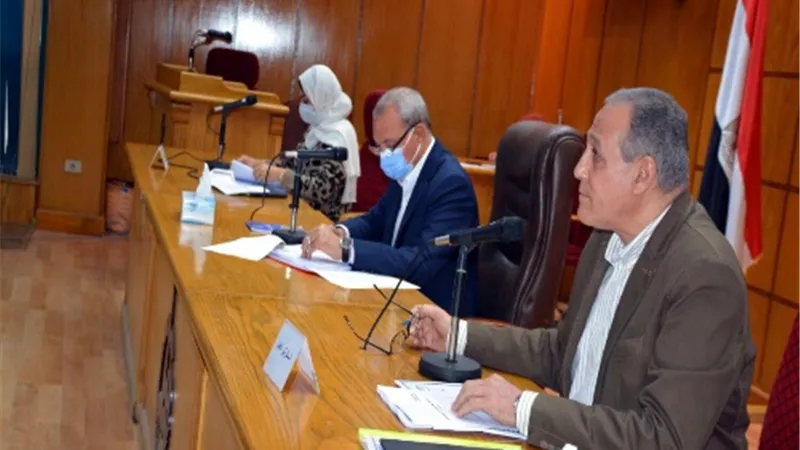 الهجان يناقش عددا من الملفات الهامة مع القيادات بالقليوبية