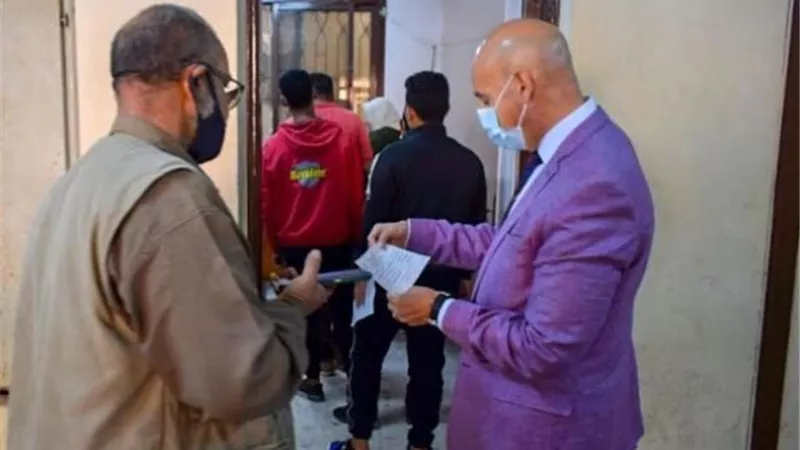 وكيل وزارة الصحة بالشرقية يتابع تطعيم المواطنين بلقاح كورونا بالمديرية منذ الصباح الباكر