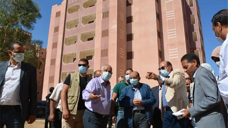 وزير التنمية المحلية ينقل رسائل رئيس الجمهورية ورئيس الوزراء للمتضررين من السيول بأسوان