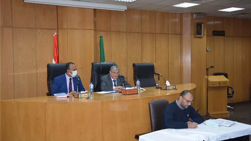 محافظ المنيا يتابع نسب ومعدلات تنفيذ مشروعات المبادرة الرئاسية 
