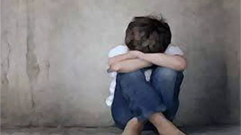 تيتة رهيبة ! اختطفت حفيدها.. والمحكمة جددت حبسها