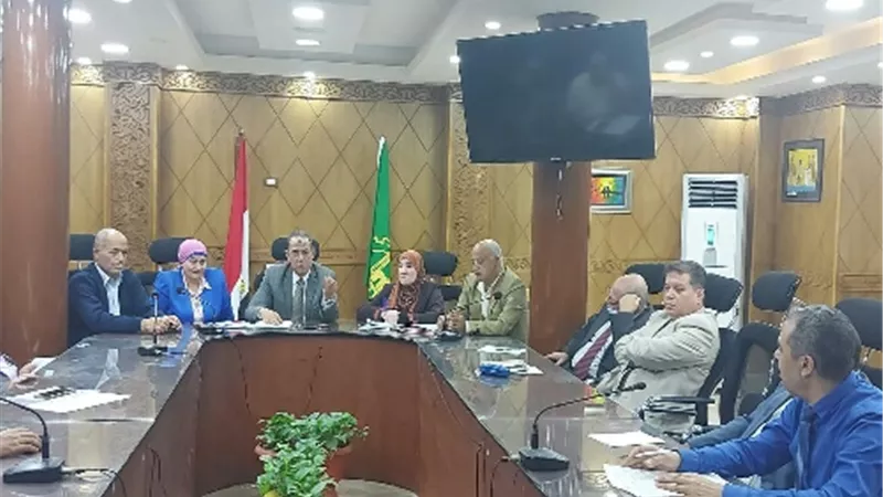 وكيل التعليم بالقليوبية يوجه بمتابعة المدارس.. وعدم عقاب الطلاب جسديا او نفسيا