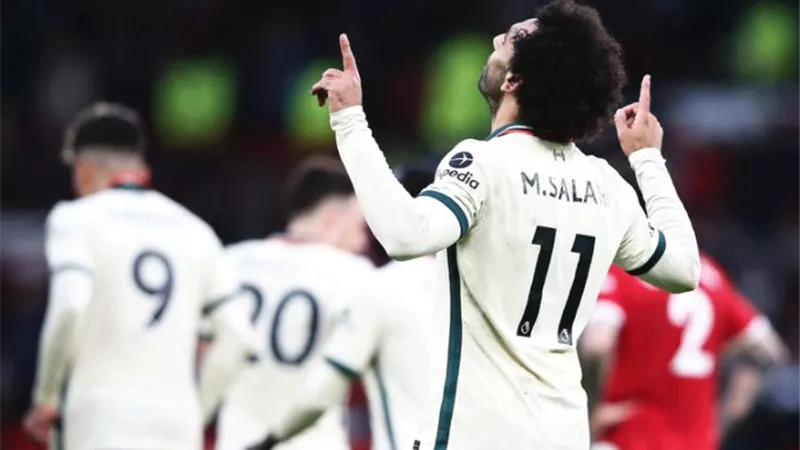 مفاجأة.. محمد صلاح يفتح مزادا على قميص الهاتريك