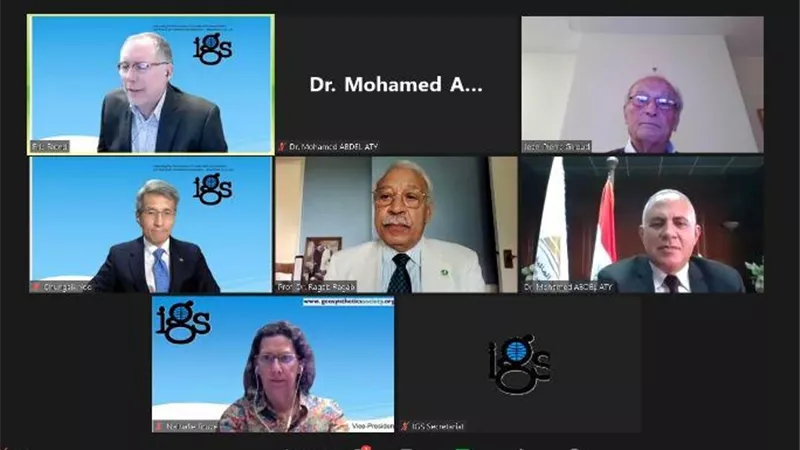 وزير الرى يشارك فى جلسة تحسين كفاءة ورفع أداء القنوات المائية