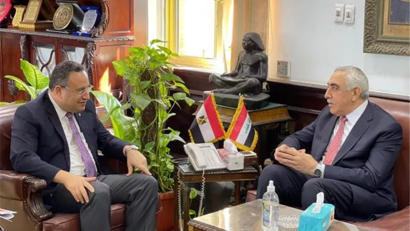 سفير جمهوريّة العراق في القاهرة يلتقي رئيس جامعة الإسكندرية