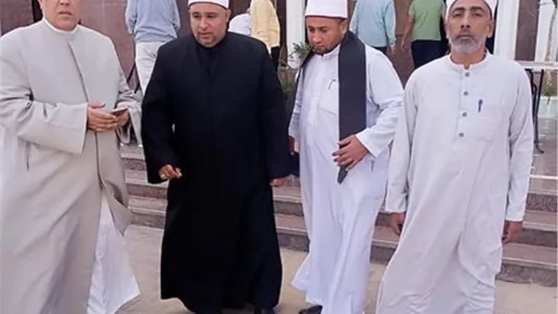 حملة تفتيشية كبرى على مساجد وإدارات أوقاف الإسماعيلية ..صور