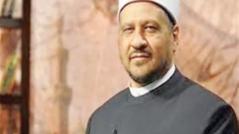 ليس من حق الخاطب التفتيش في مراسلات ومحادثات مخطوبته