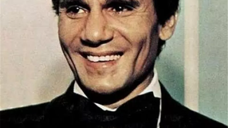 ننشر صور حصرية لأزياء وتليفون وكاميرا العندليب عبد الحليم حافظ بمتحفه بموسم الرياض