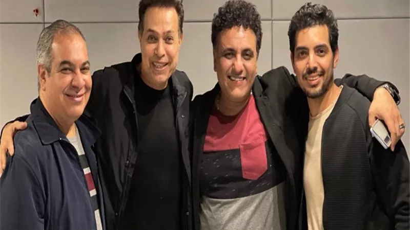 حكيم يغني 