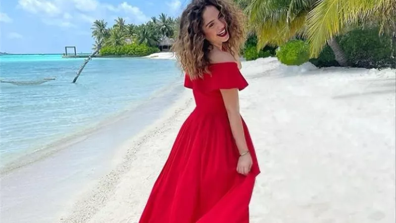بالأحمر .. رنا رئيس تبهر متابعيها بإطلالة ساحرة ..صور