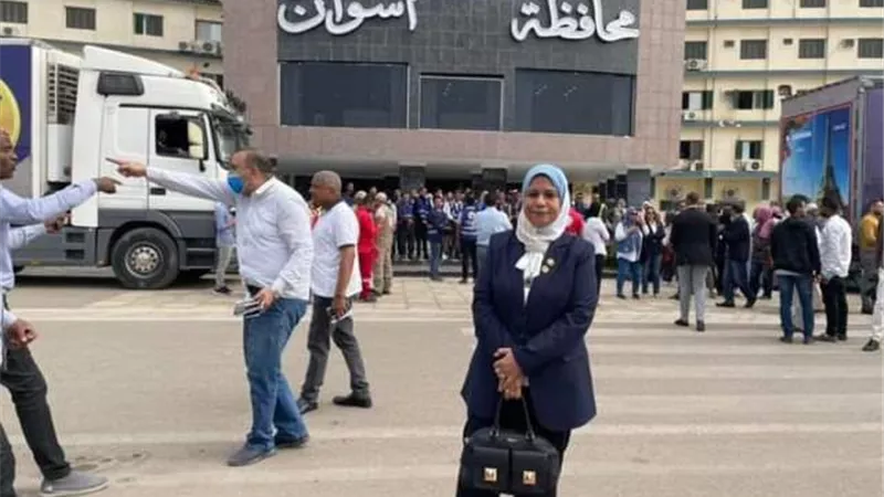 النائبة رقية الهلالي تشارك في قافلة حماة الوطن لدعم أهالي اسوان المتضررين من السيول