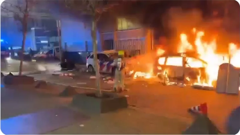 مواجهات عنيفة بين الشرطة والمحتجين على قيود كورونا في هولندا