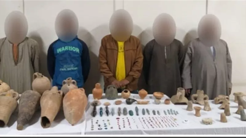 عصابة الخمسة نقبوا عن