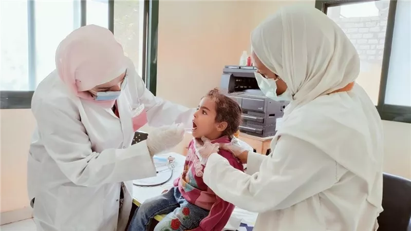 صحة المنيا : فحص وعلاج 2292 مريضا فى قافلة طبية بقرية الخيارى