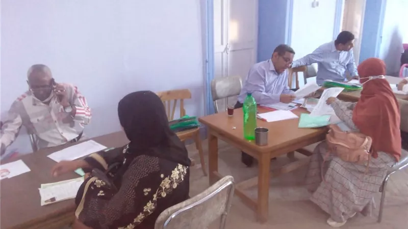 ٢٠٠ متقدم للعمل بالحصة في أول أيام تسلم الطلبات الورقية بتعليم قوص