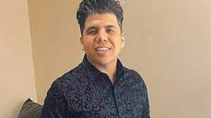 بصورة تذكارية .. عمر كمال يخطف الانظار