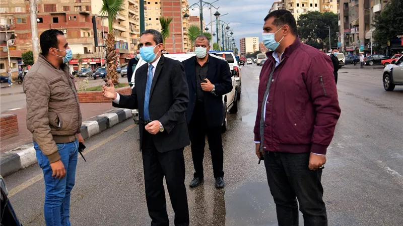 محافظ الغربية يتابع ميدانياً كسح مياه الأمطار من شوارع طنطا، كفر الزيات والمحلة-صور