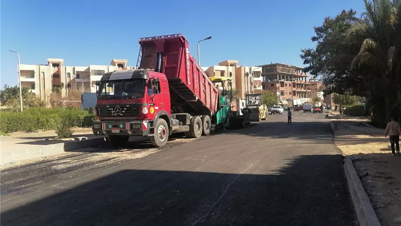 استكمال أعمال الاسفلت و رفع كفاءة وتطوير منطقة حفر الباطن بالغردقة