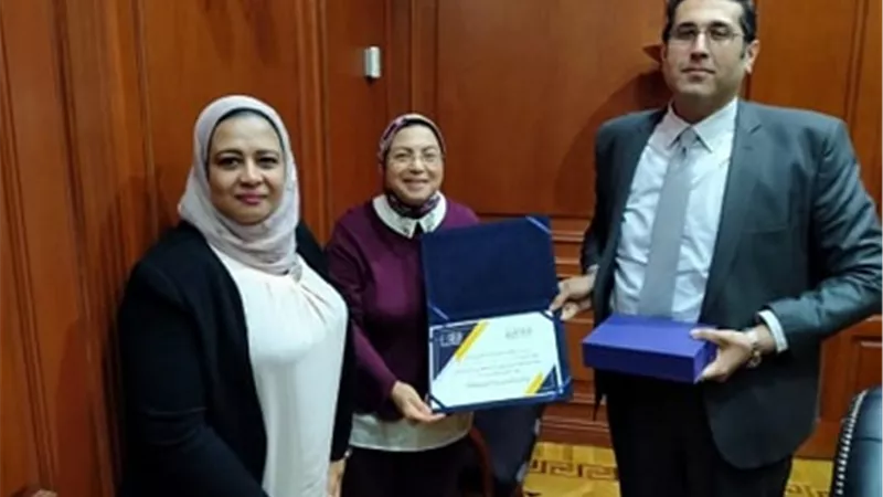 الجامعة المصرية للتعلم الإلكتروني تكرم «إيناكتس مصر»
