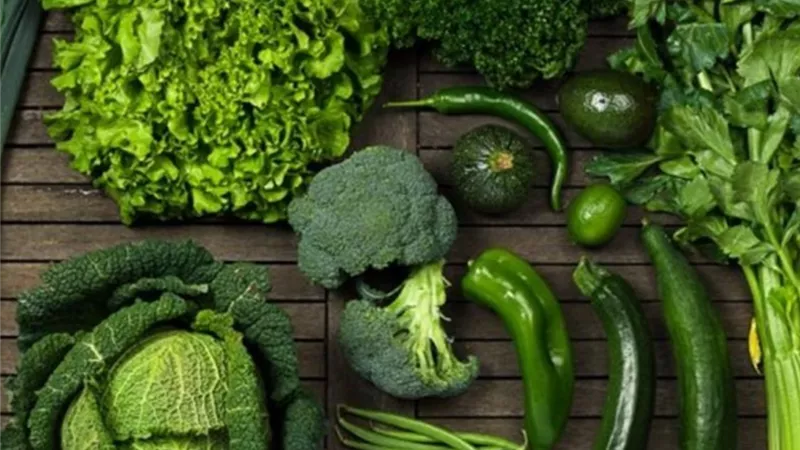 علماء يكشفون العلاقة بين الخضروات الورقية والصداع النصفي