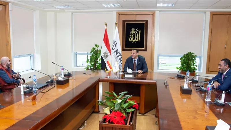 تنظيم الاتصالات يستدعي قيادات فودافون في وجود صاحب واقعة المشاجرة