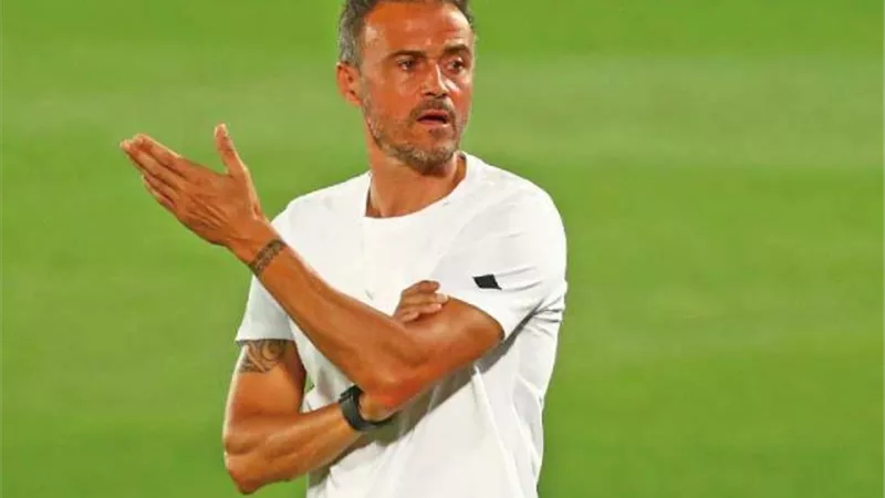لويس إنريكى يكشف حقيقة تولى تدريب مانشستر يونايتد