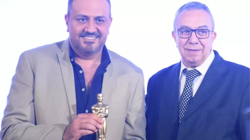 تكريم خالد سرحان عن دوره فى اللى مالوش كبير بمهرجان 