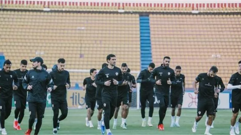 لاعبو الزمالك يخوضون تدريبات بدنية خفيفة على هامش مران اليوم