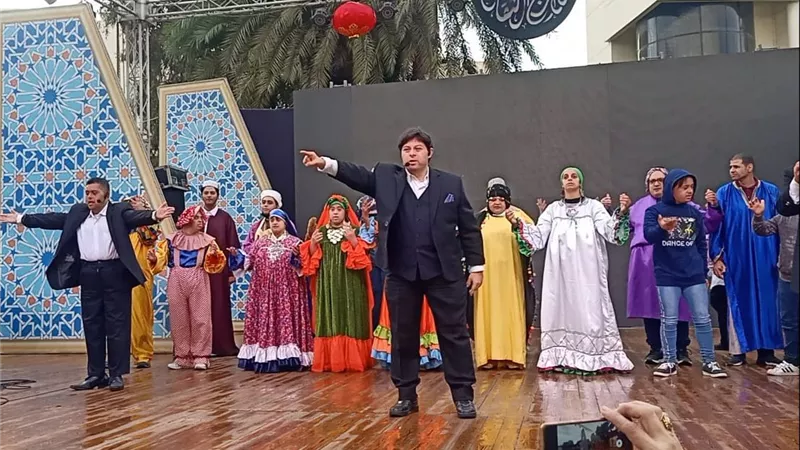 فى تحدى للأمطار ملتقى 