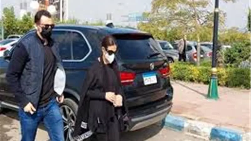 دنيا سمير غانم ورامى رضوان يودعان بكيزة هانم الدرملى ..صور