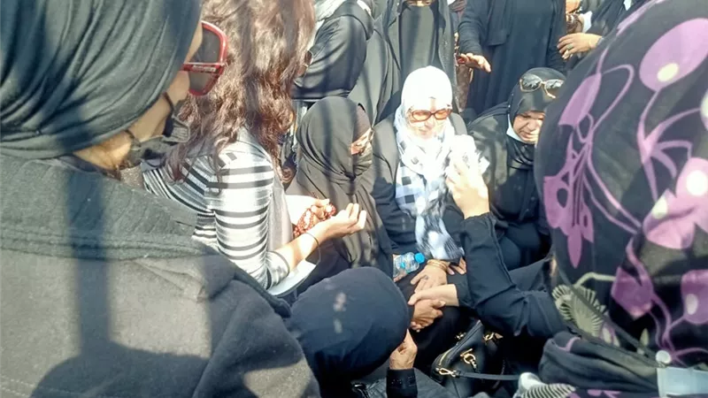 انهيار ابنة الفنانة سهير البابلي فى وداعها الاخير.. صور