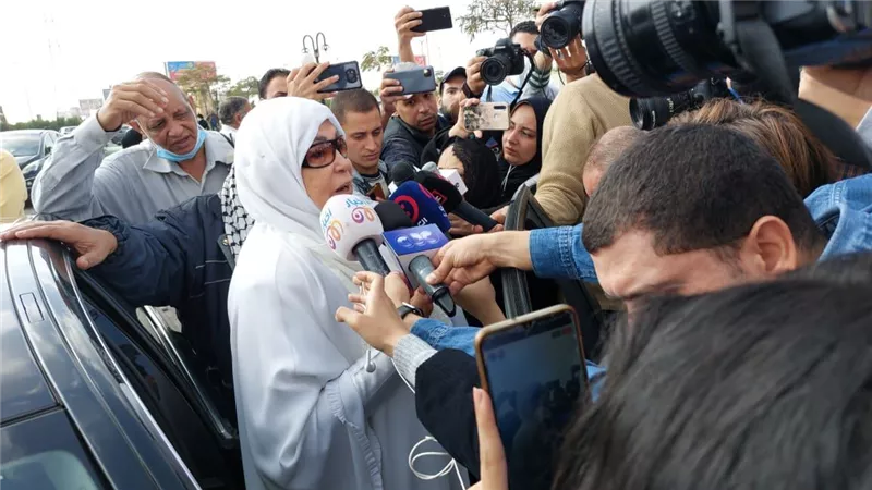 أول ظهور لياسمين الخيام فى جنازة سهير البابلي لوداعها الاخير