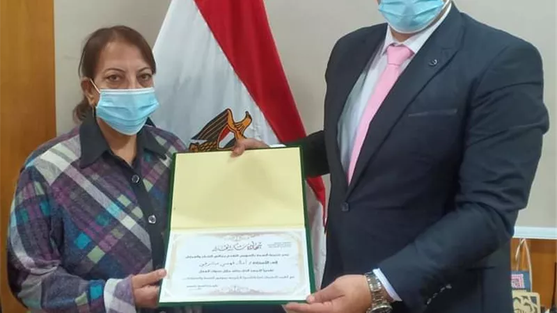 وكيل وزارة الصحة يُكرّم أمال فهمى بإدارة الخدمة الإجتماعية لبلوغها سن التقاعد