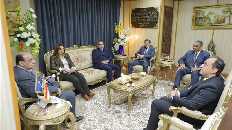 محافظ دمياط تستقبل رئيس اتحاد الجمعيات الأهلية وتطالب بمستشفى لعلاج الإدمان