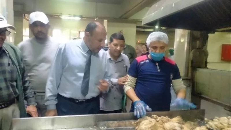 نائب رئيس جامعة الأزهر للوجه القبلي يتفقد مطبخ المدينة الجامعية للطالبات بأسيوط