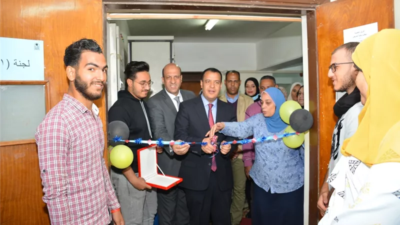نائب رئيس جامعة أسيوط يفتتح المعرض الخيري العشرين لطلاب كلية التمريض