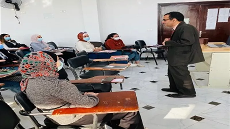 وكيل اَداب العريش يعقد ندوة بعنوان 