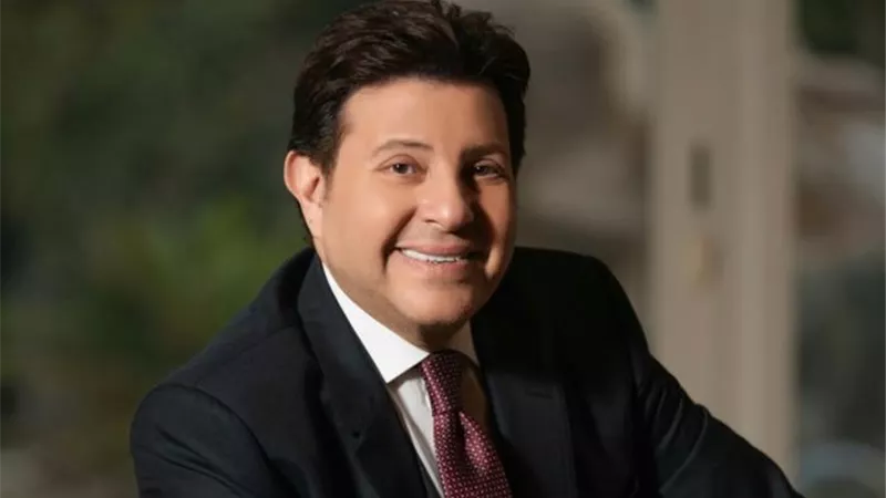 نجيب ساويرس يتعرض لإنتفاضة فنية بعد تعليقاته على قرارات هانى شاكر