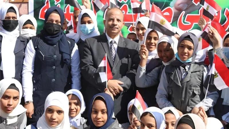وكيل وزارة التعليم بقنا يتفقد مدرسة السلام الإعدادية بالوقف