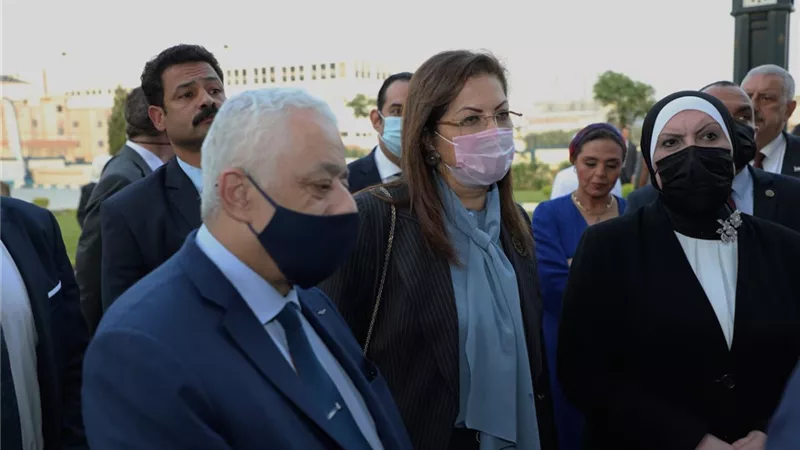 تعاون بين 