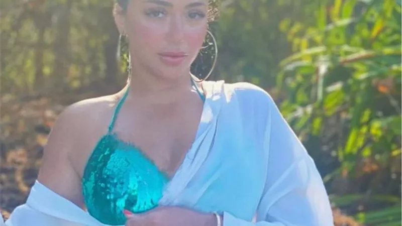 سارة سلامه تشارك جمهورها إطلالة انثوية جذابة