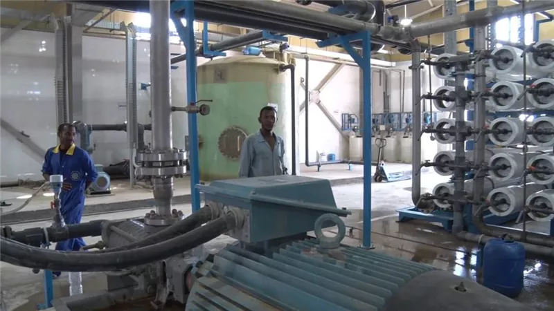 إنشاء محطة تحلية مياه البحر بمدينة حلايب بطاقة إنتاجية 1500 متر مكعب يوميا كمرحلة أولي