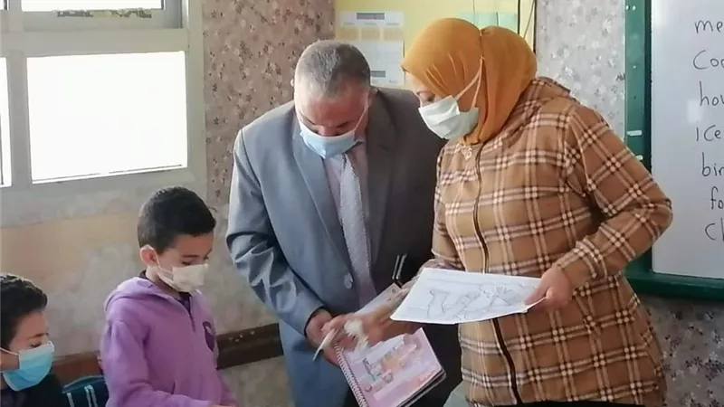 وكيل تعليم دمياط يفاجئ مدرسة اللغات الرسمية ويشيد بإنضباط العملية التعليمية