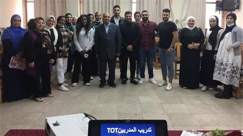 مركز بحوث وتدريب القادة جامعة حلوان يختتم فعاليات البرنامج التدريبى 