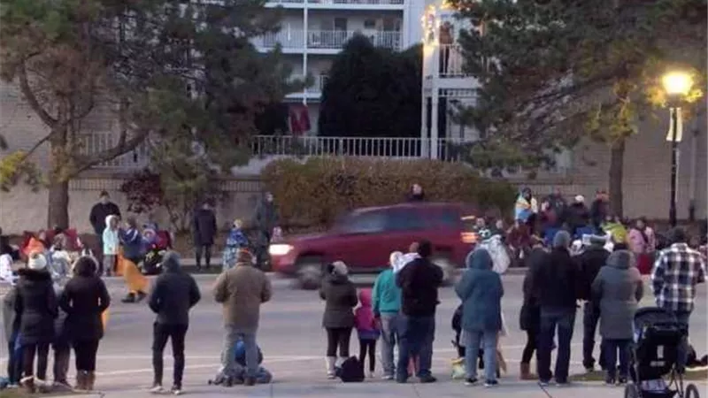 مقتل 5 وإصابة 40 آخرين فى عملية دهس بولاية ويسكونسن الأمريكية