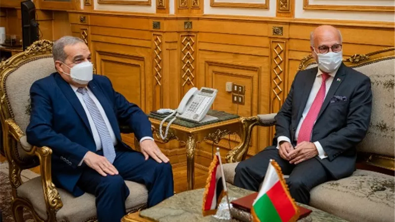 وزيرا الدولة للإنتاج الحربي وخارجية مدغشقر يبحثان سبل تعزيز التعاون المشترك