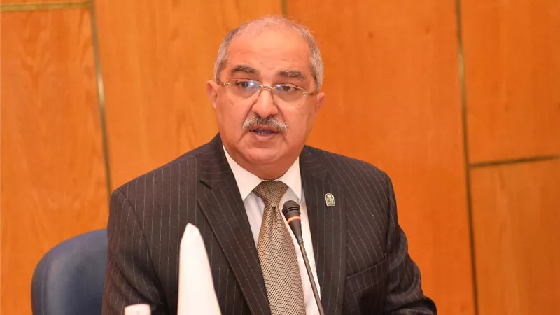 رئيس جامعة أسيوط يقرر صرف علاوة تشجيعية لأكثر من 2500 موظف